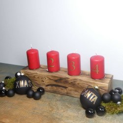 "Natürlich weihnachtlich" - geflammter Adventskranz aus Eichenholz für eine natürliche und schöne Weihnachtszeit